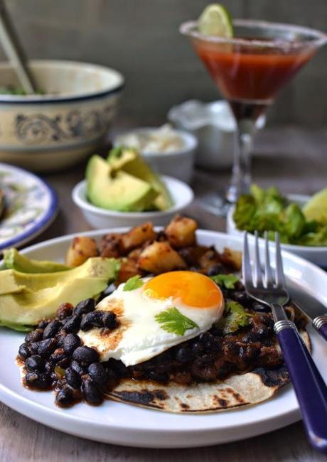 Xalapa (Mexico) -- Vegetarian Mexican Brunch (Huevos Rancheros with Black beans)