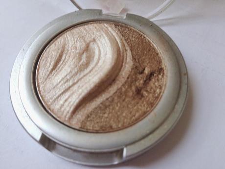 Essence 3D Eyeshadow in Irresistible Caramel Cream and How to Use It