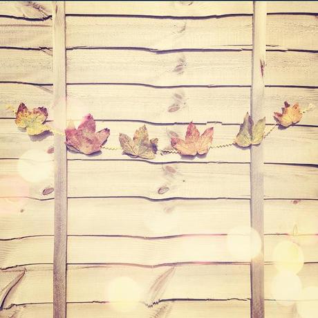 Toddler crafts; Autumn leaf garland