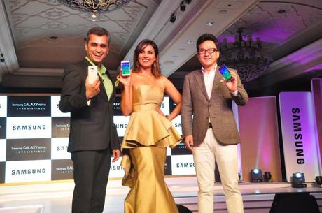 Pic 1 - (Left to Right): Mr. Asim Warsi, VP, Mobile & IT, Samsung India; Bollywood Diva Lara Dutta and Mr. S.K Kim, Managing Director, Sales. Samsung Electronics, India at the launch of Samsung Galaxy Alpha