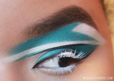 Graphic Blue and White Eye Makeup