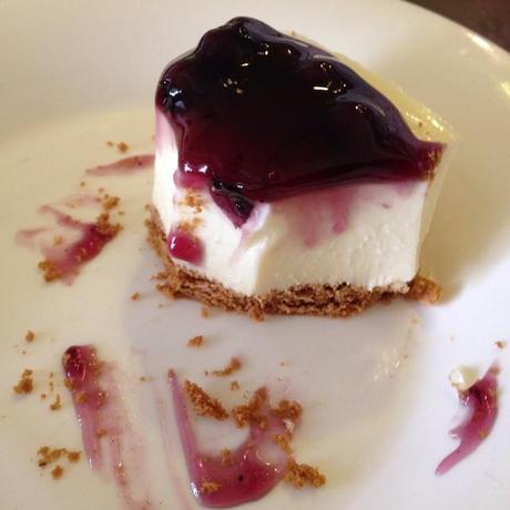 Call me uncultured but I like one with a firmer cream-cheese layer. #kantogirl #blueberrycheesecake