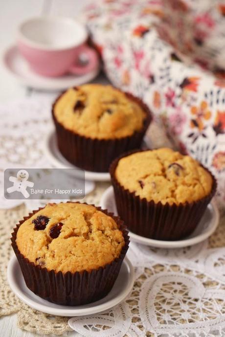 basic moist dried cranberry muffins