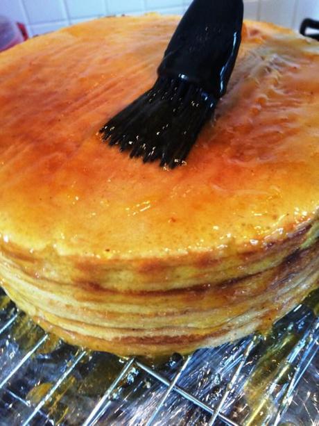 covering cake in warmed apricot jam for glaze to stick schichttorte recipe