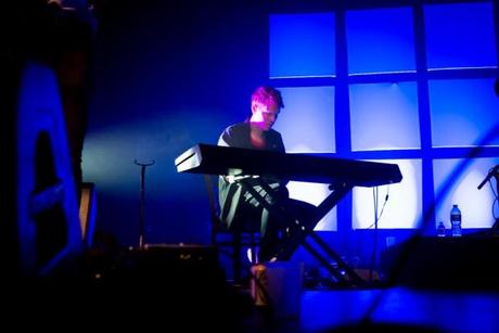 Real Estate 07 620x414 REAL ESTATE PERFORMED AT TERMINAL 5 [PHOTOS]