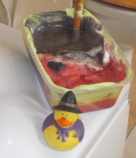 Toddler Hallowe'en: A Spooky Sensory Hallowe'en Bath!
