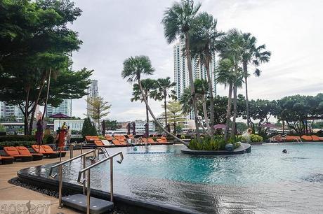 Shangri-La Hotel Bangkok: A Riverside Oasis