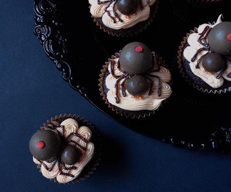 creepy spider cupcakes