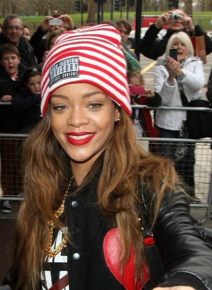 Rihanna+Arrives+In+London+KVEoY7ZzEEzl