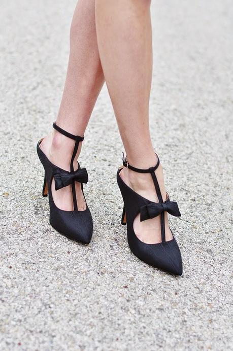 Black bow heels