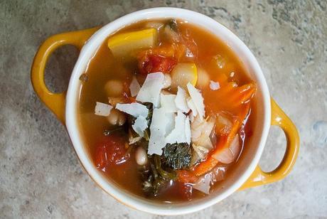 http://motherrimmy.com/wp-content/uploads/2014/09/Vegetable-and-White-Bean-Soup-3-2.jpg