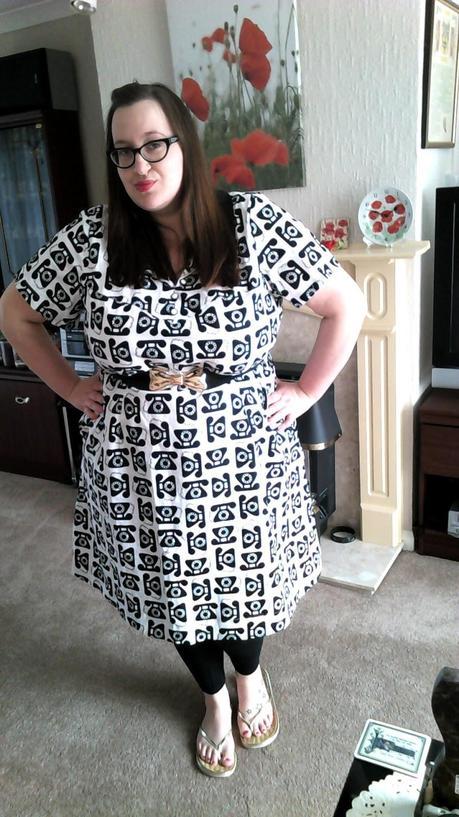 Fat Plus size girl (bbw size 20/22) wearing a modcloth phone print dress 