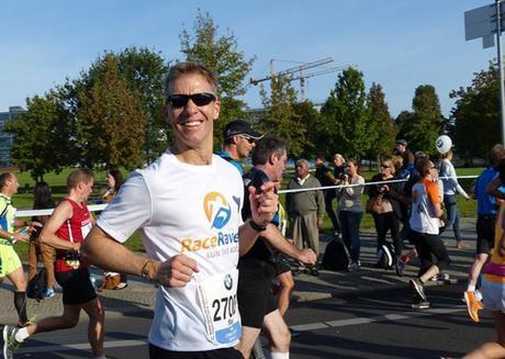 Mike Sohaskey at 7KM marker - Berlin Marathon 2014
