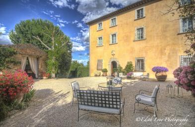 Villa Cicolina, Tuscany, Italy, Montepulciano, travel photography, night photography, courtyard
