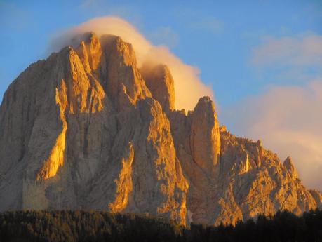 How Dolomiti change colour and the history, perchè le dolomiti cambiano colore e la loro storia in breve.