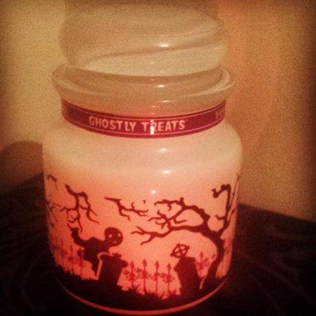 Yankee Ghostly Treats Candle Review