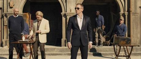 Skyfall – Bond’s Dark Blue Tuxedo in Macau Bond stands around as Silva prepares some shots of Scotch.