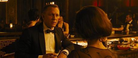 Skyfall – Bond’s Dark Blue Tuxedo in Macau Bond shakes and stirs Sévérine. (Ugh, I hate puns.)