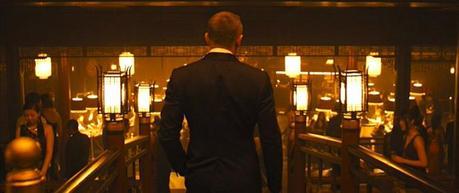 Skyfall – Bond’s Dark Blue Tuxedo in Macau Poor Bond was followed around all night by sartorial critics pointing at his rear vent and sneering.