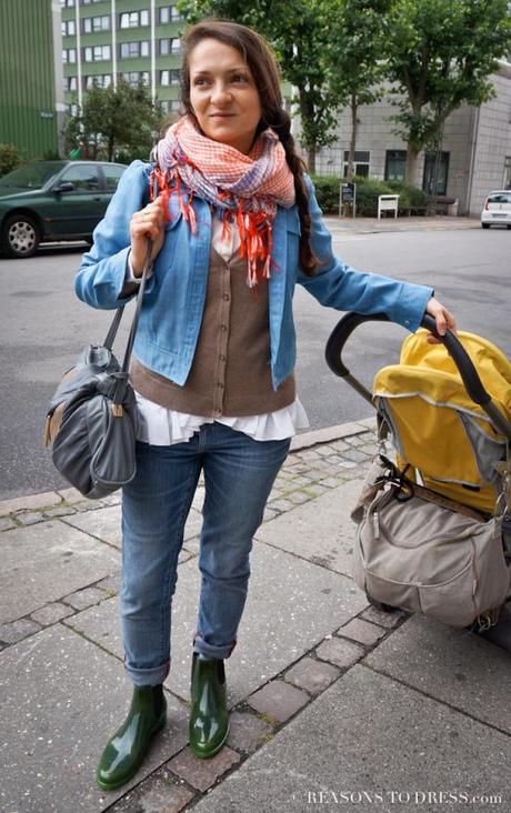 FAll fashion, fall fashion for moms, what to pack for europe, what to wear in the autum, big colorful scarf, peplum top, vintage bag, chambray jacket, chelsea rain boots, mom style,#momstyle, stylish mom, dressing for the autumn, autym 2015, fall2015, #fall2015, fw2015, Fall 2015