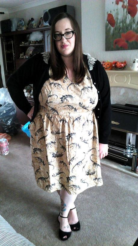Fat plus size girl BBW (Size 20/22) wearing a Modcloth dinosaur bone print dress 