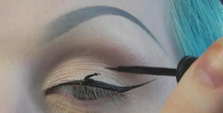 Common Mistakes to Avoid While Wearing Eyeliner