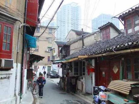 43695298 2607384606 上海   時間が止まった下町 / an old town in Shanghai