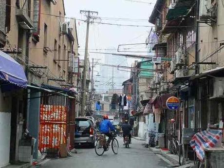 43695298 314091214 上海   時間が止まった下町 / an old town in Shanghai