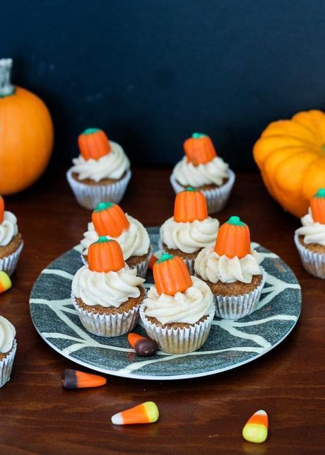 Pumpkin Carrot Cupcakes with Cinnamon Cream Cheese Frosting | recipe from Bakerita.com