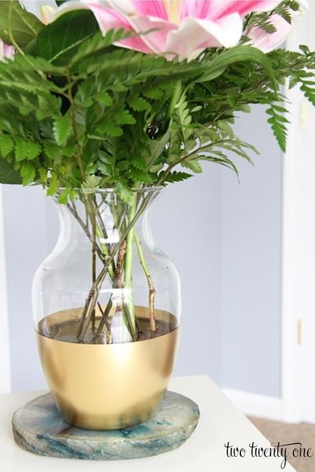 8 Easy ways to turn a glass vase into a stunning wedding centerpiece
