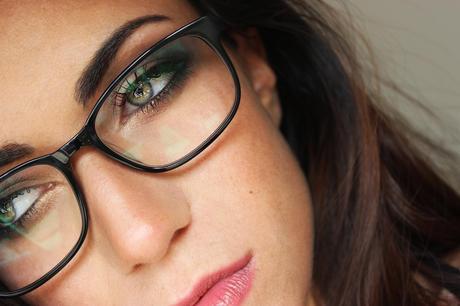 Sexy Makeup Look For Glasses
