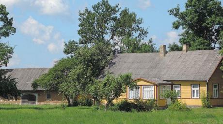 Una granja típica cerca de Vabalninkas. Lituania.