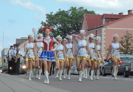 Desfile de majorettes. Sejny.