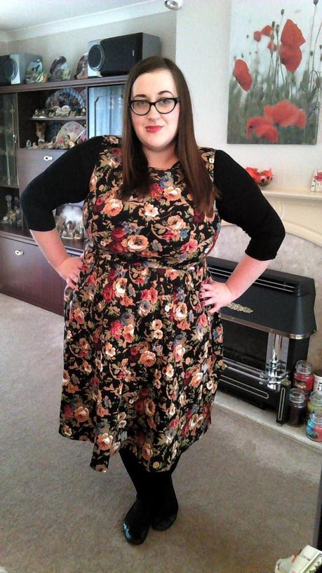 fat plus size girl bbw (size 20/22) wearing a Lindy Bop Audrey Hepburn floral dress and Wingz with ASOS Curve tights 