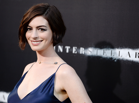 Anne Hathaway stunning at Interstellar premiere
