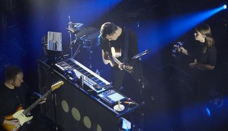 20141022 BBC 665 620x358 A NIGHT FULL OF DANCING AT TERMINAL 5 WITH BOMBAY BICYCLE CLUB [PHOTOS]