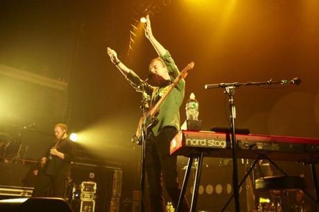 20141022 BBC 40 620x413 A NIGHT FULL OF DANCING AT TERMINAL 5 WITH BOMBAY BICYCLE CLUB [PHOTOS]