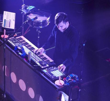20141022 BBC 431 620x568 A NIGHT FULL OF DANCING AT TERMINAL 5 WITH BOMBAY BICYCLE CLUB [PHOTOS]