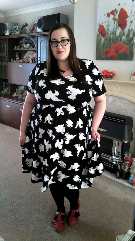 Fat Plus size girl BBW (size 20/22) wearing a asos curve ghost print dress  