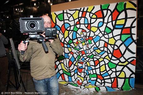 Iedereen Beroemd VRT TV report of Ben Heine doing a Flesh and Acrylic Live performance