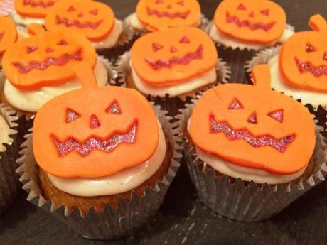 halloween spooky pumpkin face cupcakes decorated