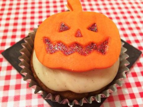 halloween pumpkin cupcake flavoured and decorate spooky glitter face