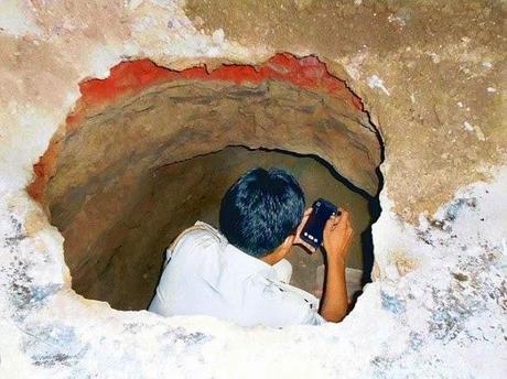 digging tunnel to bank locker - old idea still works !!!