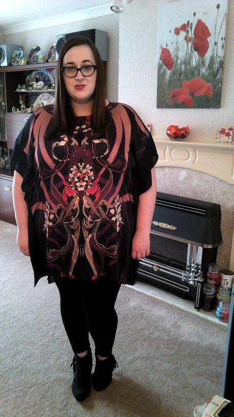 fat plus size girl BBW (size 20/22) wearing a Wallis Live Unlimited tunic 