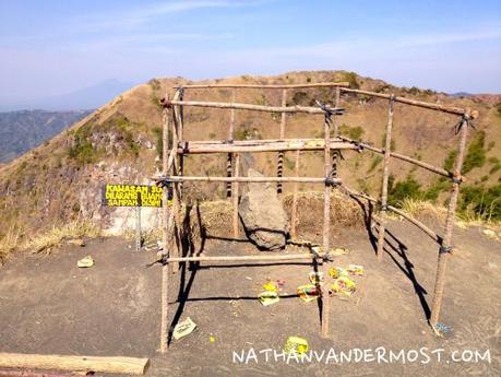 19_climbing_mount_batur