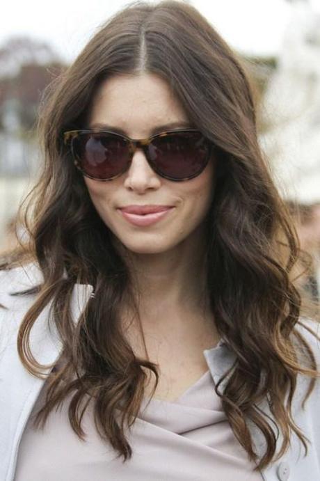 Jessica-Biel-Long-Hairstyle-Soft-Waves