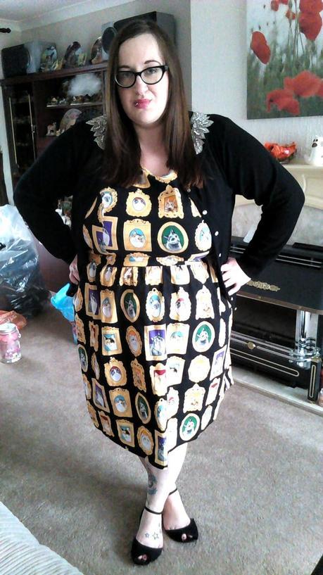 fat plus size girl bbw (size 20/22) wearing the modcloth mew-seum visit dress 