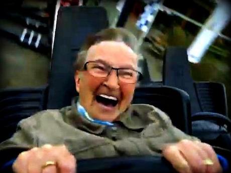 SMILE HIGH CLUB: Laughing Rita (video)