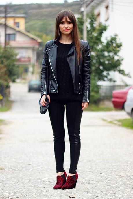 How to wear all black outfit