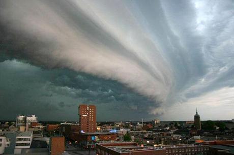 http://en.wikipedia.org/wiki/File:Rolling-thunder-cloud.jpg